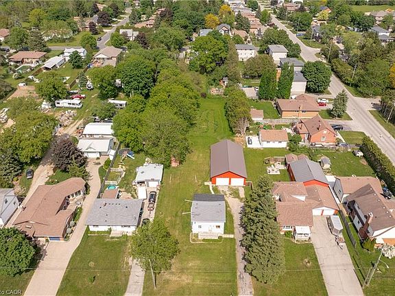 5th image of 39 Stanley Ave