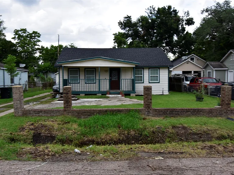 6229 Clover Ridge St — Photo 2