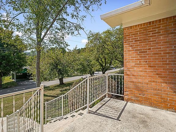 5th image of 206 Crescent Ave