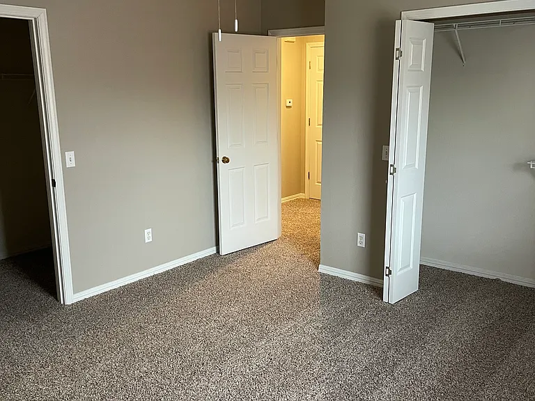 2842 S Meadowbrook Ave #2 — Photo 5
