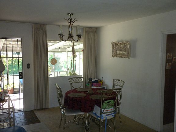 DINING AREA HAS ACCESS TO YARD