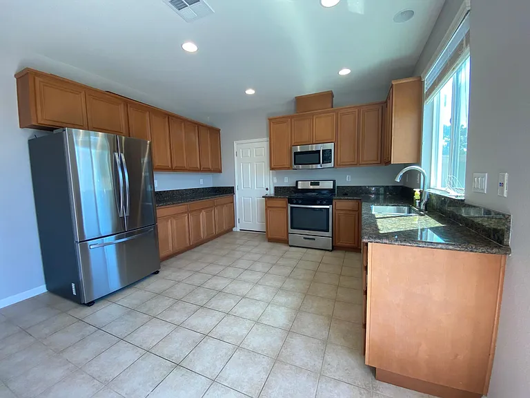 230 Cogburn Cir — Photo 4