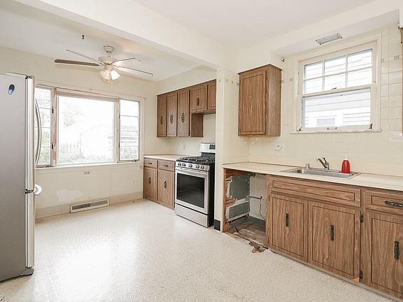 5th image of 2133 Northland Ave