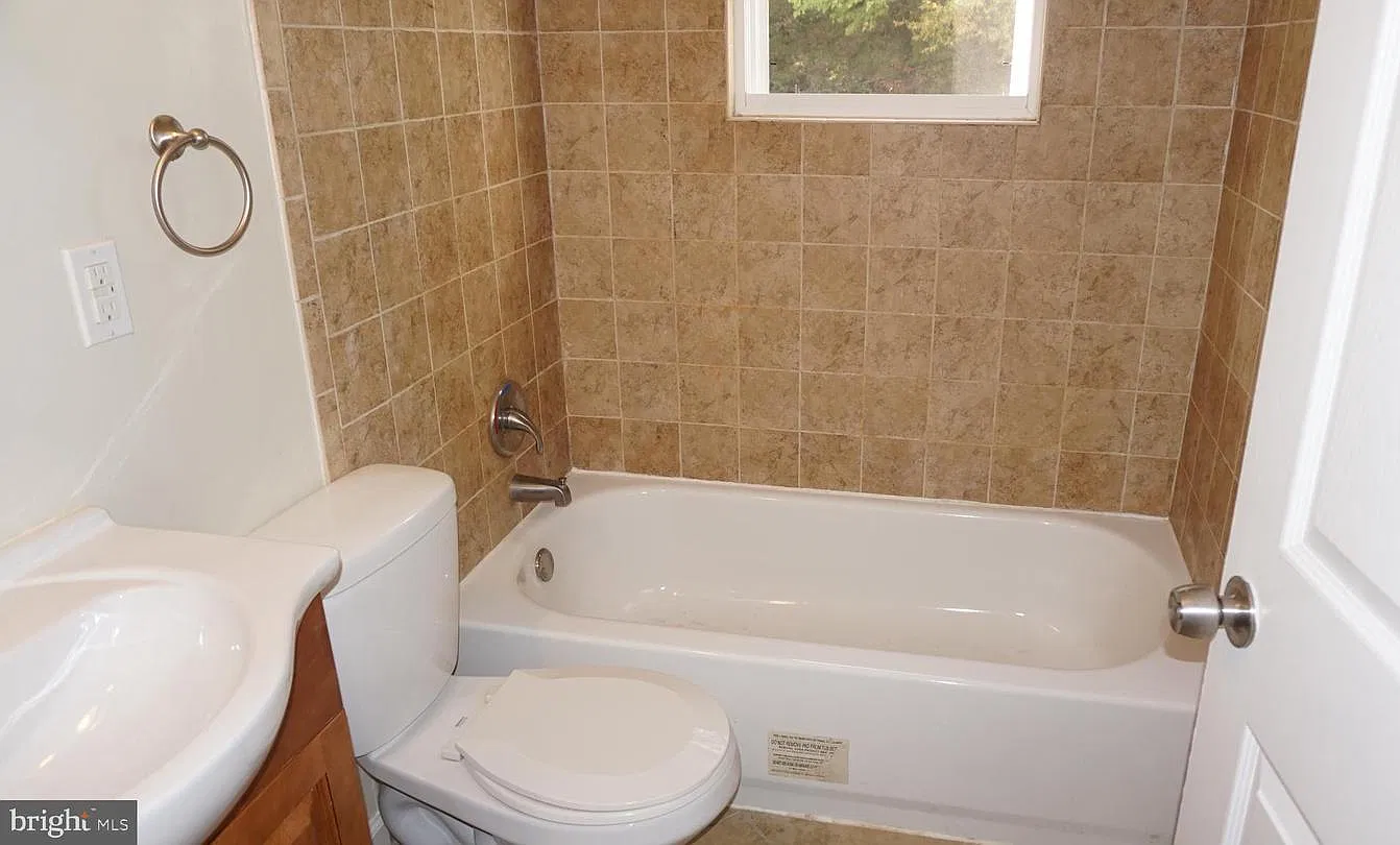 4 bed, 1163 sqft, $3,000 — Photo 3