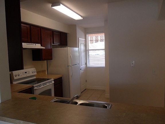 3rd image of 2902 N Orange Ave #A-c