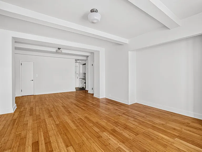 310 E 44th St #221 — Photo 4