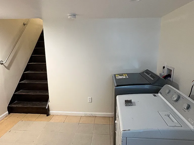 209 S Chapel St — Photo 23