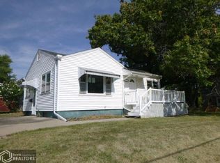 211 Dillaway St, Muscatine, IA 52761