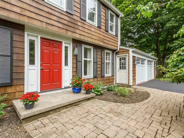 2 Burr Oak Dr, Pittsford, NY 14534