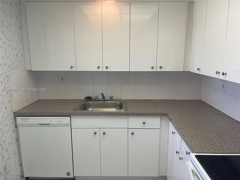 450 Golden Isles Dr #1H — Photo 20
