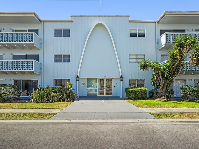 223 Columbia Dr #115 — Photo 7