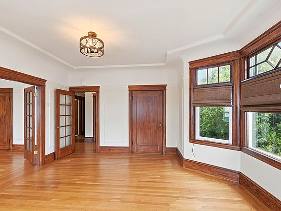3rd image of 105 Richland Ave APT 1