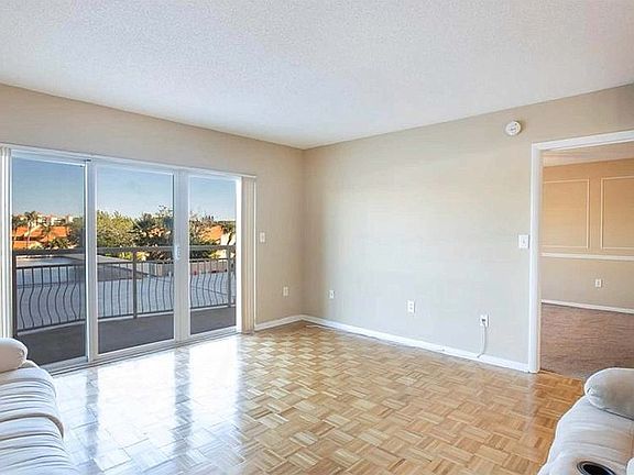 Light & bright living room.