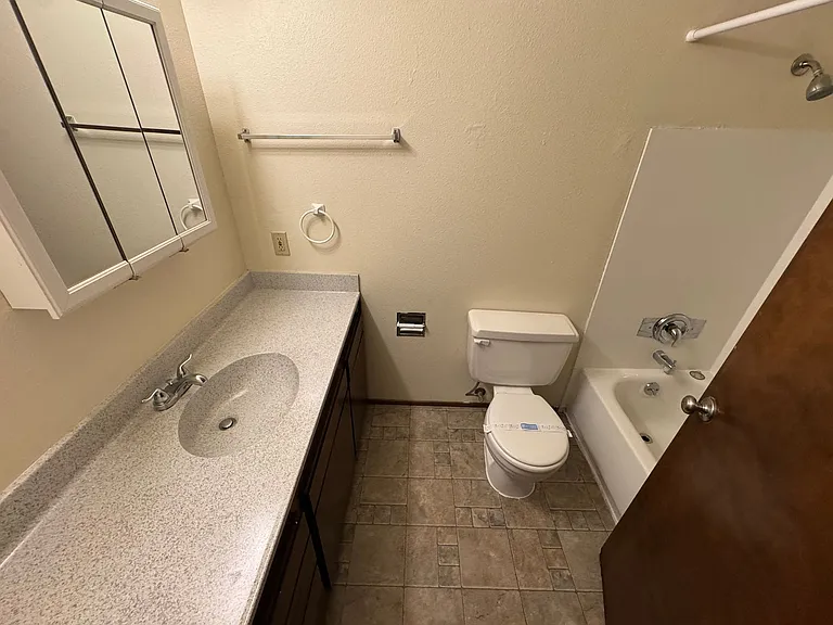 3232 NE Lancaster St #1 — Photo 4