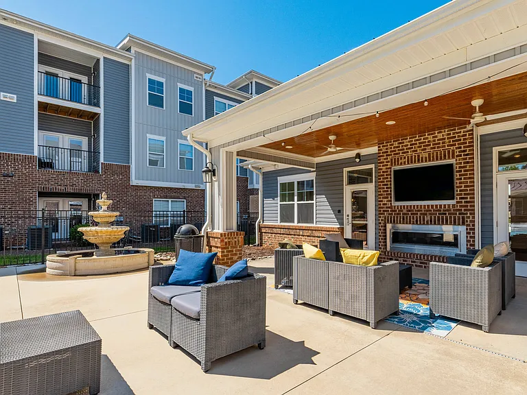 Grand Oaks Apartments — Photo 33