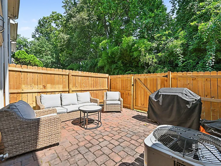 1027 Park West Dr — Photo 17