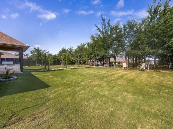 102 White Oak Dr, Aubrey, TX 76227