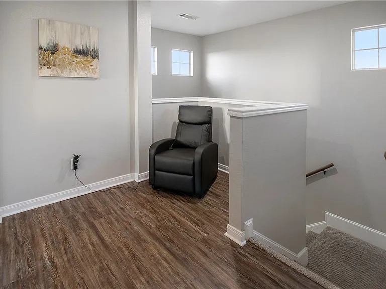 2903 McLaren Dr — Photo 12