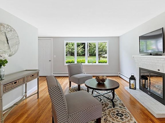 3rd image of 9 Argyle Ave