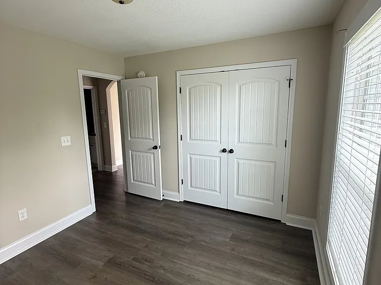 108 Ellington Ct — Photo 3