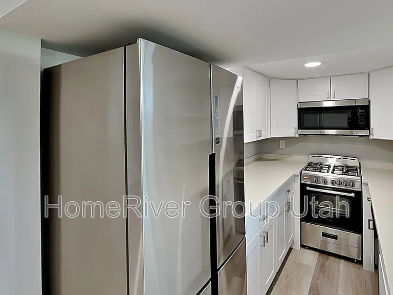 1021 E Wilson Ave #2 — Photo 2