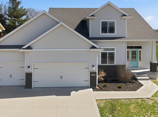 1409 Evans View Dr, Adel, IA 50003