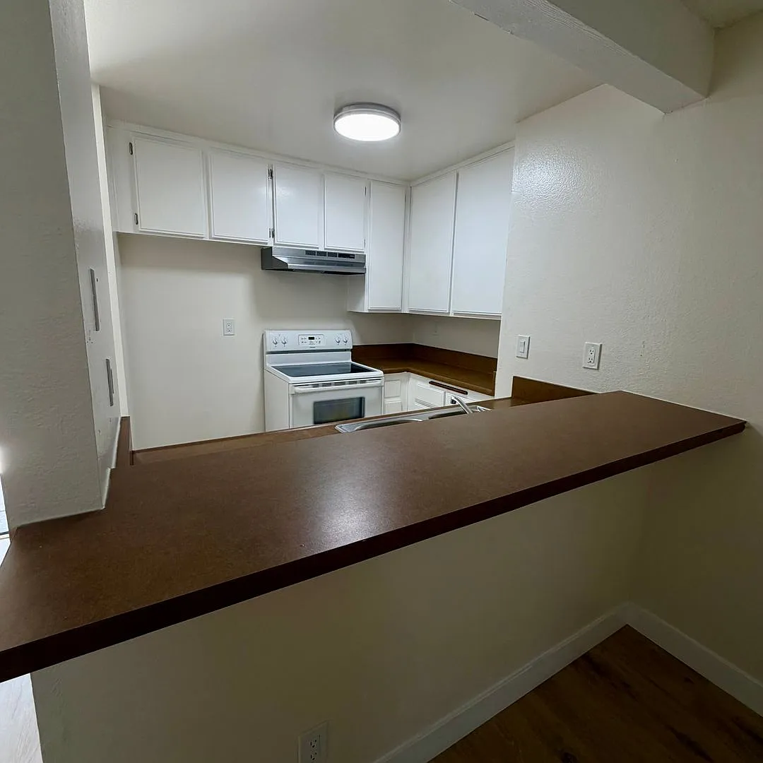 Great condo in gated community, 1 Bed, 1 Bath. Good Location. — Photo 1