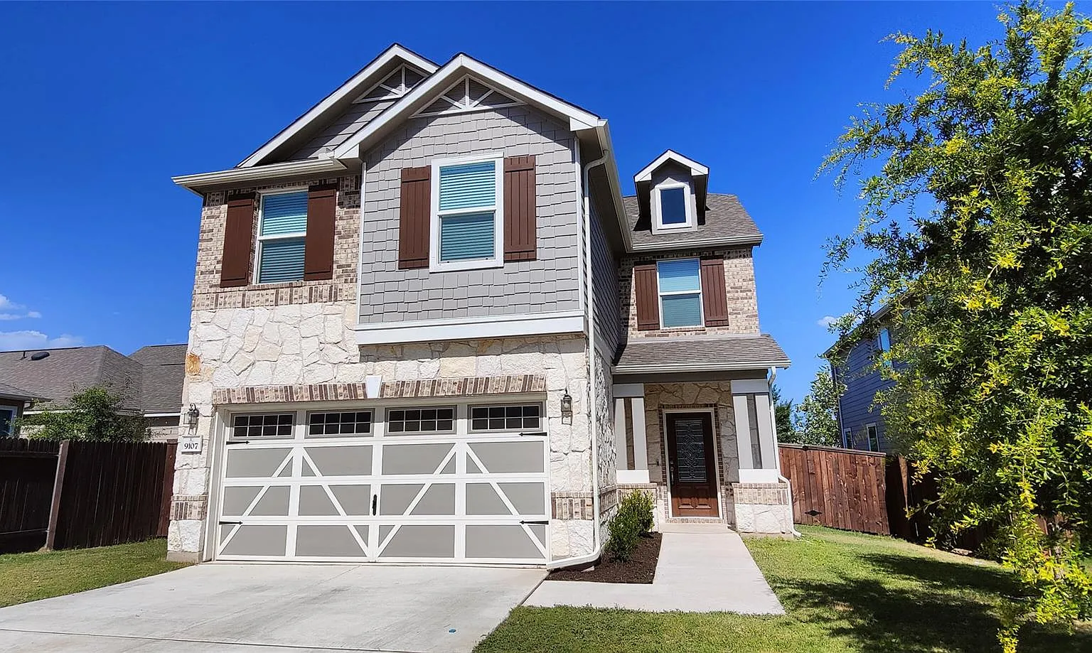 3 bed, 2.5 bath, 2068 sqft, $2,500 — Photo 1