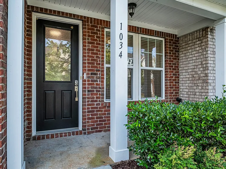 1034 Livingstone Ln — Photo 3
