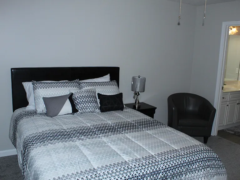 1802 Honeysuckle Way — Photo 37