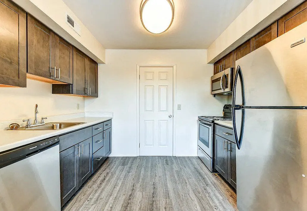 Rolling Hills Apartments — Photo 4