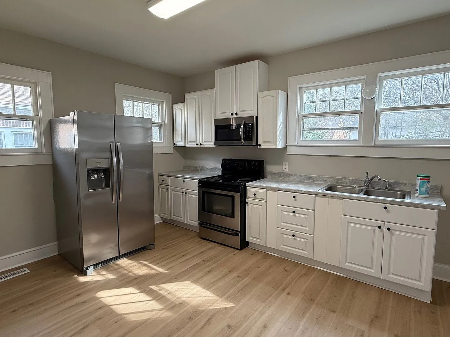 3 bedroom 1 bath house in Burlington — Photo 4