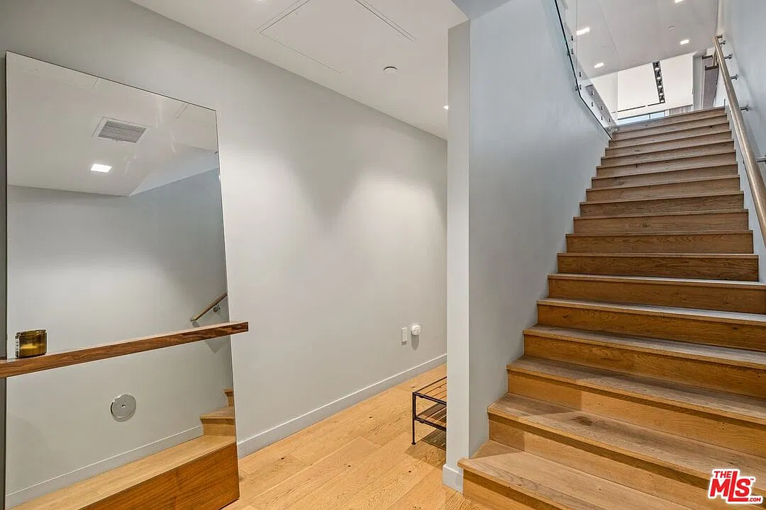 4 bed, 3.5 bath, 4177 sqft, $60,000 — Photo 3