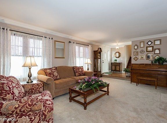 3rd image of 3855 Shoreline Dr