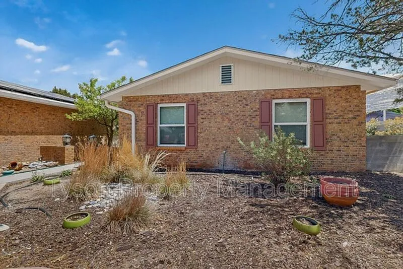 Building Photo - 8301 Cherry Hills Dr NE