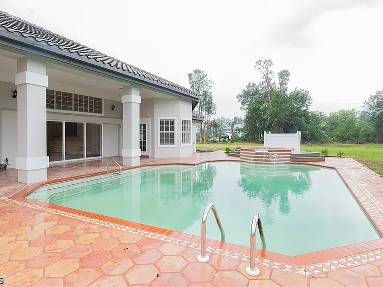 15200 Sweetwater Ct — Photo 31