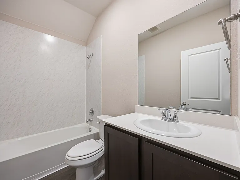 3921 Oak Creek Cir — Photo 23