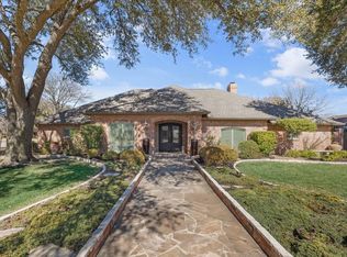 6716 Meadows West Dr S, Fort Worth, TX 76132