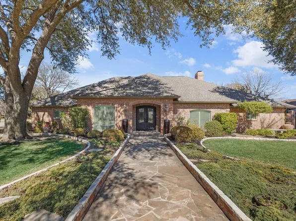 6716 Meadows West Dr S, Fort Worth, TX 76132