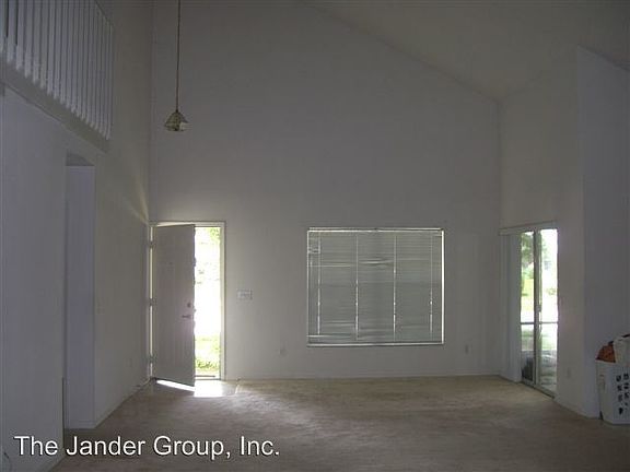 5th image of 2554 Albion Ave