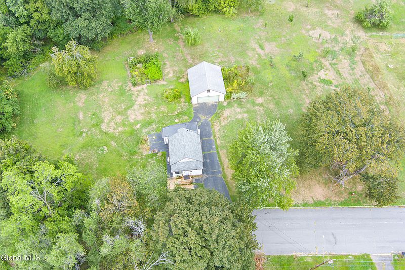 2nd image of 100 Gillette Avenue