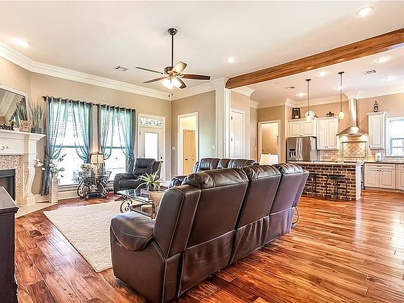 5th image of 221 Highland Crest Dr