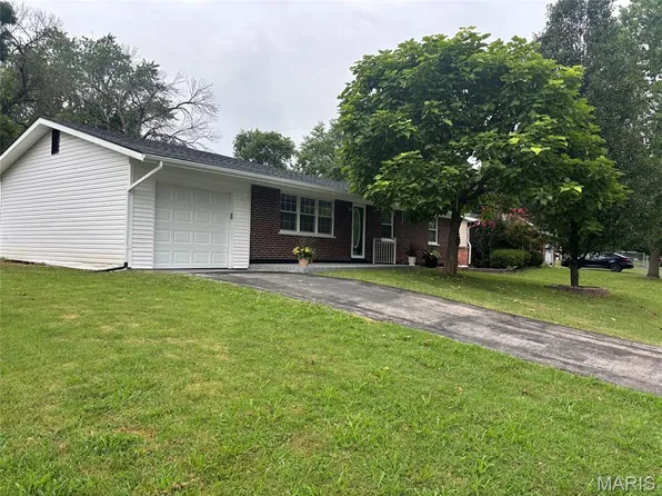 24 Sandy Dr, Arnold, MO 63010