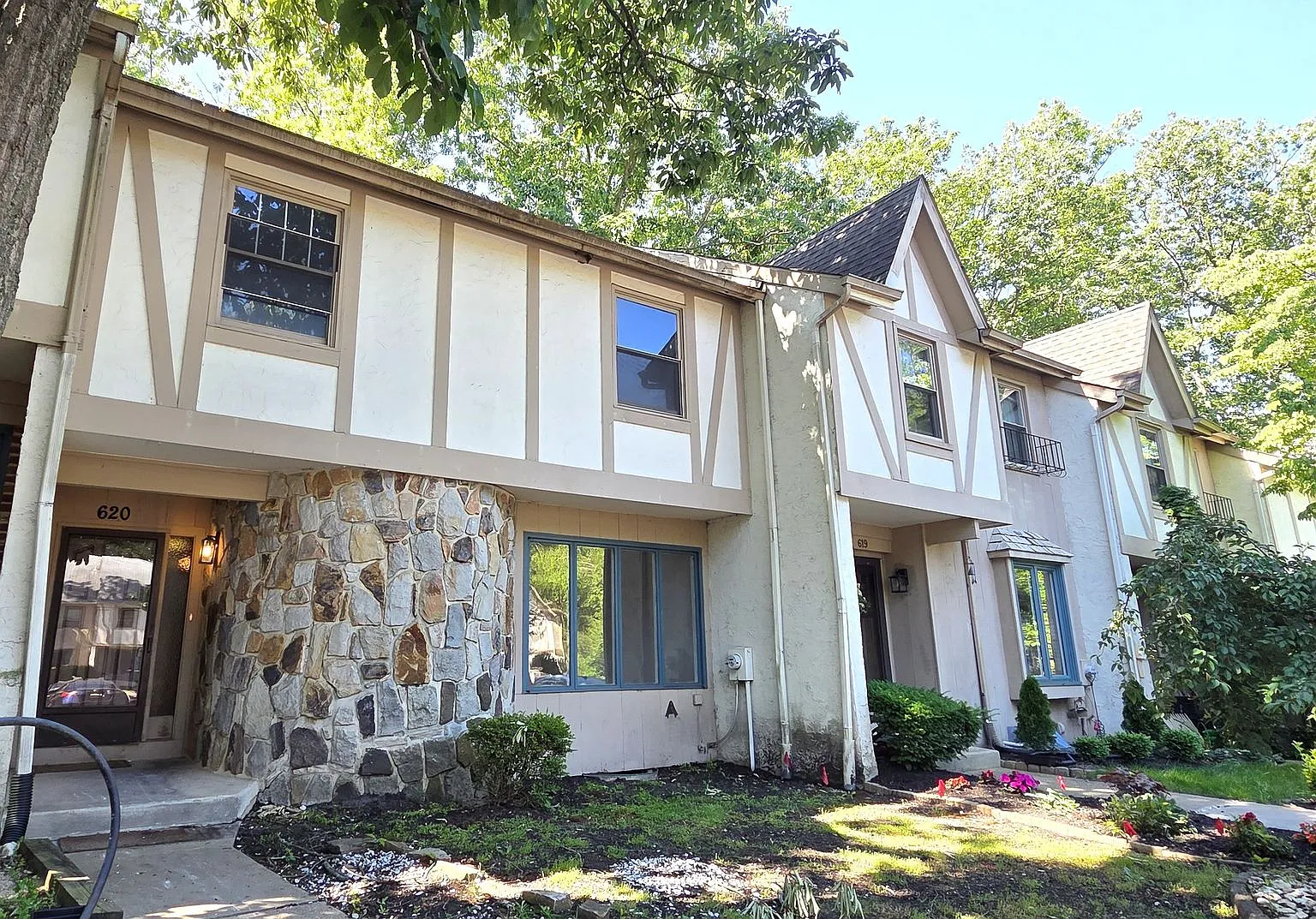 "Modern Comfort in Sicklerville: Your Dream Rental Awaits at 620 Jaeger Ct!" — Photo 3