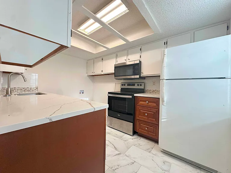 11004 NW Player Dr — Photo 11