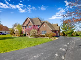 6N348 W Ridgewood Ln, St Charles, IL 60175