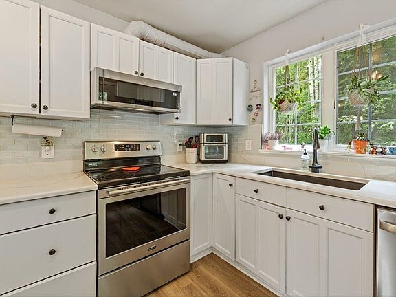 4th image of 2353 Hawthorne Ct