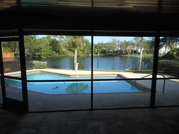 3rd image of 12890 La Rochelle Cir