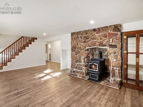 4th image of 1148 Park View Rd