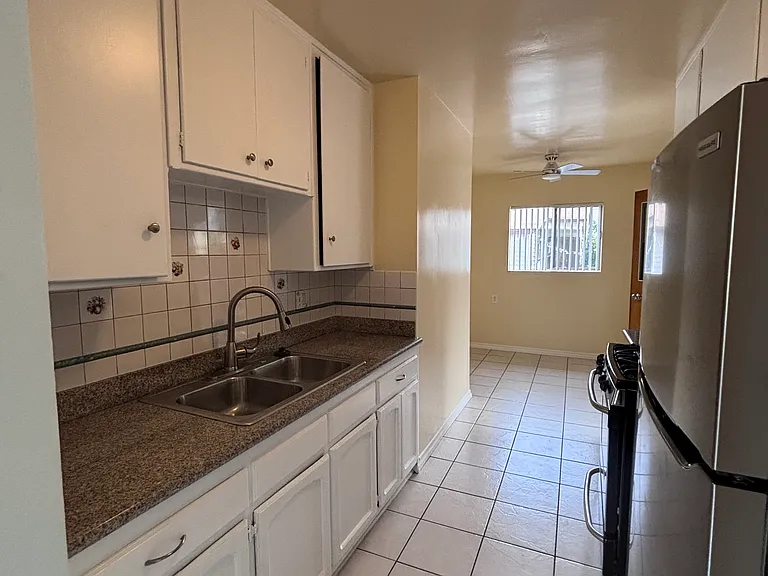 910 E Elk Ave — Photo 8
